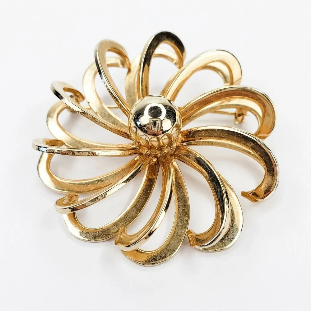 Vintage Large Gold Toned Swirl Flower Brooch Pin Fun Design